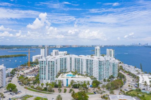 Copropriété à louer à North Bay Village, Floride: 2 chambres, 116.22 m2 № 1355016 - photo 1