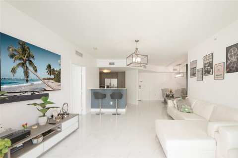 Condominio en alquiler en North Bay Village, Florida, 2 dormitorios, 116.22 m2 № 1355016 - foto 11