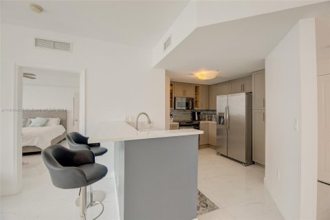 Condominio en alquiler en North Bay Village, Florida, 2 dormitorios, 116.22 m2 № 1355016 - foto 12