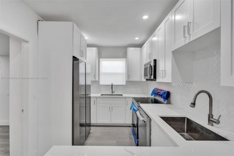 Casa en venta en Miami, Florida, 4 dormitorios, 127.09 m2 № 1348041 - foto 9