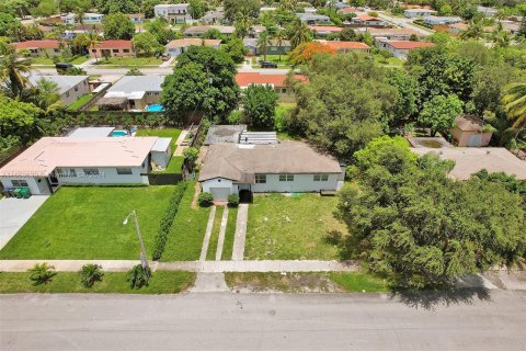 Casa en venta en Miami, Florida, 4 dormitorios, 127.09 m2 № 1348041 - foto 4