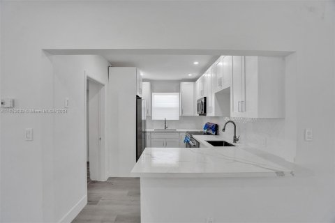 Casa en venta en Miami, Florida, 4 dormitorios, 127.09 m2 № 1348041 - foto 10