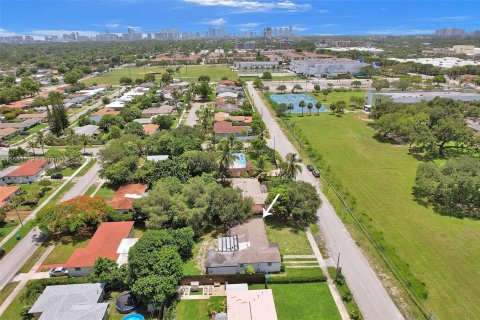 Villa ou maison à vendre à Miami, Floride: 4 chambres, 127.09 m2 № 1348041 - photo 5