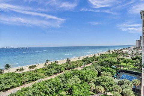 Condo in Hollywood, Florida, 3 bedrooms  № 1348040 - photo 22