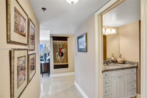 Condo in Hollywood, Florida, 3 bedrooms  № 1348040 - photo 2