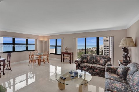 Condo in Hollywood, Florida, 3 bedrooms  № 1348040 - photo 13