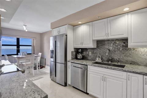 Condo in Hollywood, Florida, 3 bedrooms  № 1348040 - photo 17