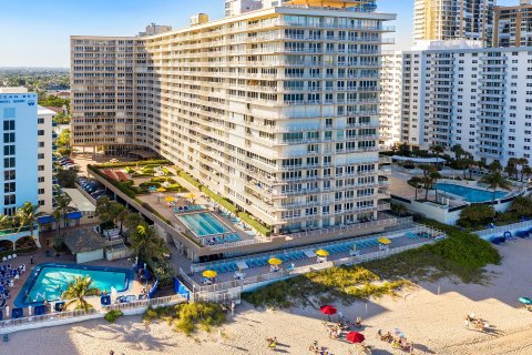 Condo in Fort Lauderdale, Florida, 2 bedrooms  № 869954 - photo 1