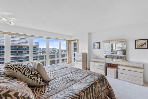 Condo in Fort Lauderdale, Florida, 2 bedrooms  № 869954 - photo 21