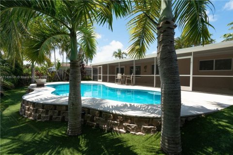 House in Hollywood, Florida 3 bedrooms, 111.39 sq.m. № 1138437 - photo 8