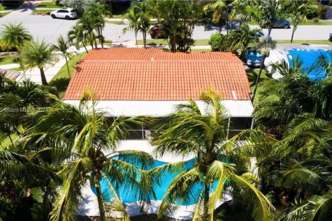 House in Hollywood, Florida 3 bedrooms, 111.39 sq.m. № 1138437 - photo 7
