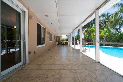 House in Hollywood, Florida 3 bedrooms, 111.39 sq.m. № 1138437 - photo 5