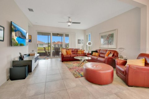 Casa en venta en Port St. Lucie, Florida, 2 dormitorios, 157 m2 № 919114 - foto 4