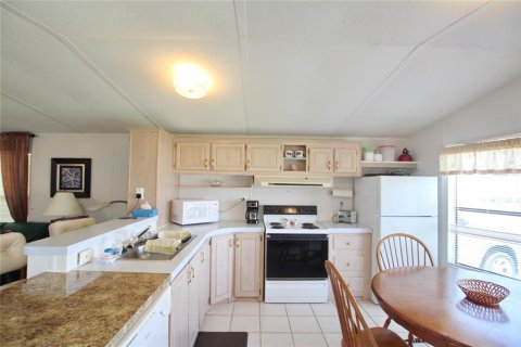 Condo in Okeechobee, Florida, 2 bedrooms  № 1107308 - photo 7