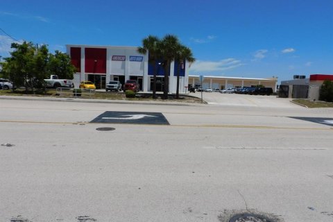 Commercial property in Punta Gorda, Florida 181.16 sq.m. № 1198033 - photo 4