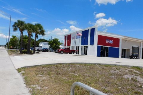 Commercial property in Punta Gorda, Florida 181.16 sq.m. № 1198033 - photo 2