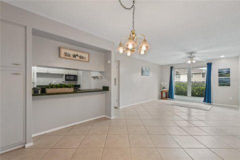 Condo in Orlando, Florida, 2 bedrooms  № 1388716 - photo 10