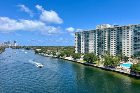 Condominio en venta en Sunny Isles Beach, Florida, 1 dormitorio, 92.9 m2 № 1180736 - foto 1