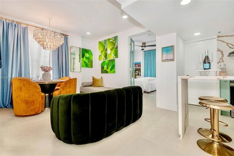 Condo in Miami Beach, Florida, 2 bedrooms  № 1381931 - photo 6