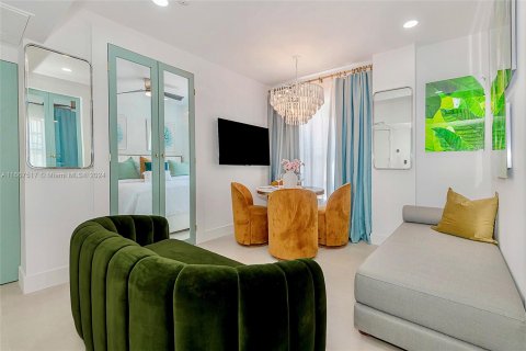 Condo in Miami Beach, Florida, 2 bedrooms  № 1381931 - photo 7