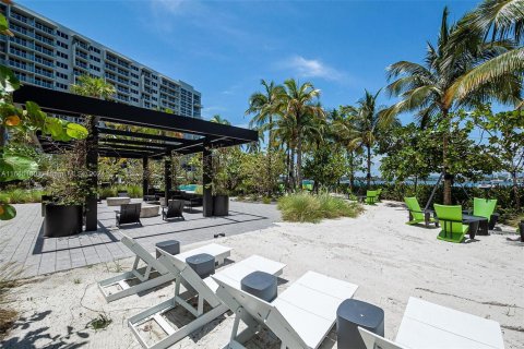 Condo in Miami Beach, Florida, 1 bedroom  № 1381977 - photo 27