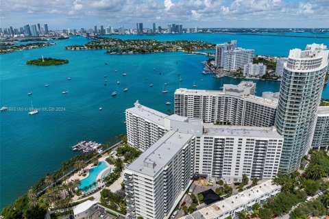 Condo in Miami Beach, Florida, 1 bedroom  № 1381977 - photo 21