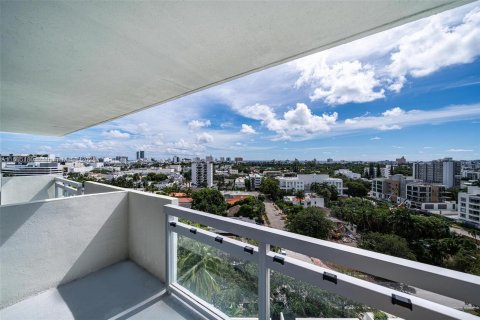 Condo in Miami Beach, Florida, 1 bedroom  № 1381977 - photo 15