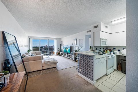 Condo in Miami Beach, Florida, 1 bedroom  № 1381977 - photo 7