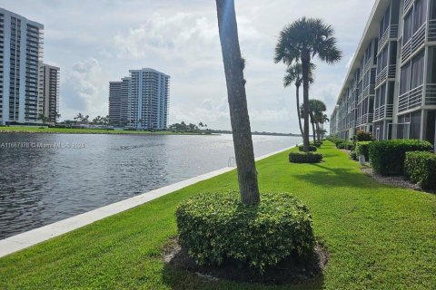 Condominio en venta en North Palm Beach, Florida, 2 dormitorios, 111.48 m2 № 1382023 - foto 4