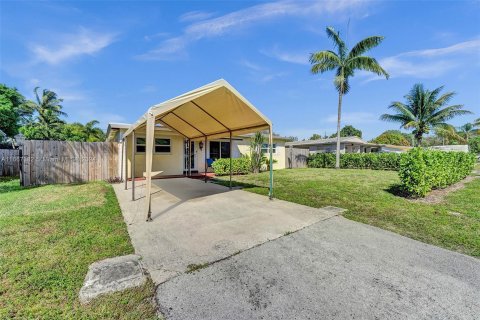 House in Dania Beach, Florida 3 bedrooms, 125.6 sq.m. № 1382024 - photo 7