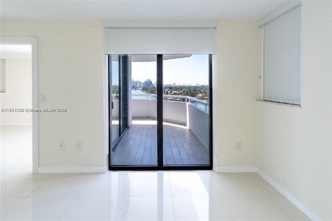 Condo in Miami Beach, Florida, 2 bedrooms  № 1345285 - photo 8