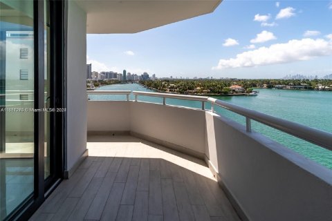 Copropriété à louer à Miami Beach, Floride: 2 chambres, 104.98 m2 № 1345285 - photo 1