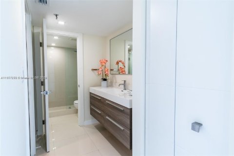 Condo in Miami Beach, Florida, 2 bedrooms  № 1345285 - photo 20