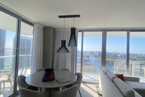 Condominio en venta en Hollywood, Florida, 2 dormitorios, 98.48 m2 № 420086 - foto 2