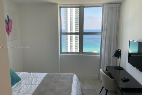 Condo in Hollywood, Florida, 2 bedrooms  № 420086 - photo 12