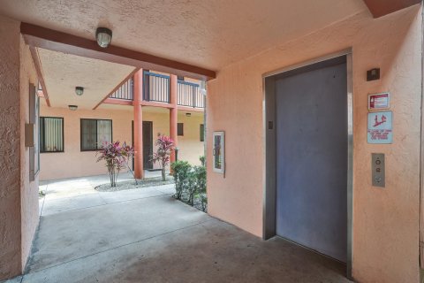 Copropriété à vendre à Hialeah, Floride: 2 chambres, 75.44 m2 № 1097700 - photo 18