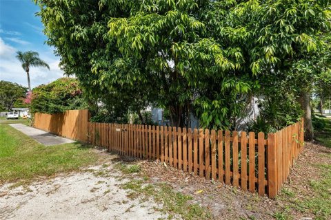 Propiedad comercial en venta en Saint Petersburg, Florida, 4 dormitorios, 107.4 m2 № 1371777 - foto 29