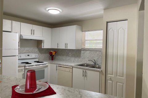 Condo in Sunrise, Florida, 2 bedrooms  № 1187399 - photo 6