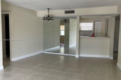 Copropriété à vendre à Sunrise, Floride: 2 chambres, 116.31 m2 № 1187399 - photo 7