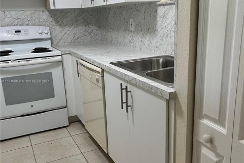 Condo in Sunrise, Florida, 2 bedrooms  № 1187399 - photo 5