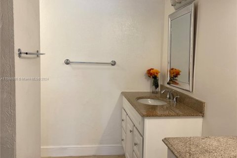 Condo in Sunrise, Florida, 2 bedrooms  № 1187399 - photo 21