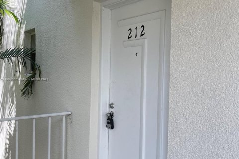 Condo in Sunrise, Florida, 2 bedrooms  № 1187399 - photo 25