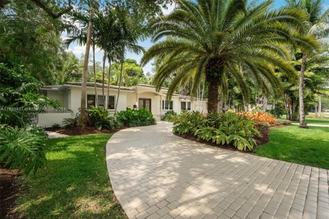 Villa ou maison à vendre à Coral Gables, Floride: 5 chambres, 316.24 m2 № 1189198 - photo 1