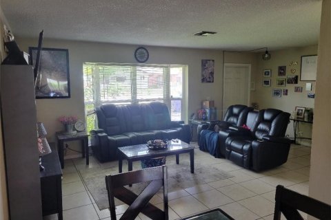 House in Fort Lauderdale, Florida 4 bedrooms, 182.92 sq.m. № 410761 - photo 21