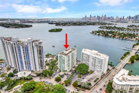 Condo in Miami Beach, Florida, 1 bedroom  № 1216579 - photo 19