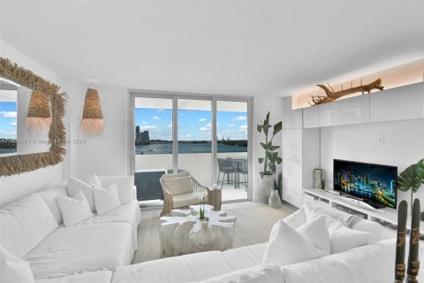 Condo in Miami Beach, Florida, 1 bedroom  № 1216579 - photo 1