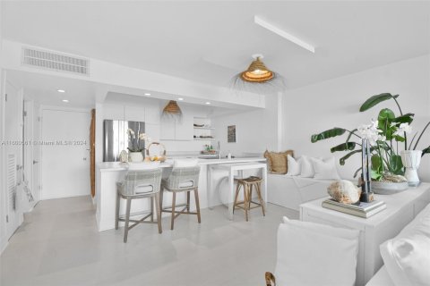 Condo in Miami Beach, Florida, 1 bedroom  № 1216579 - photo 6