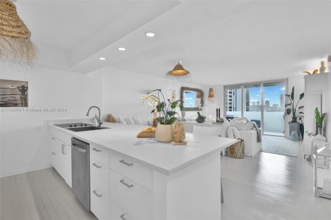 Condo in Miami Beach, Florida, 1 bedroom  № 1216579 - photo 5