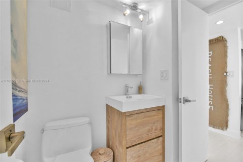 Condo in Miami Beach, Florida, 1 bedroom  № 1216579 - photo 12