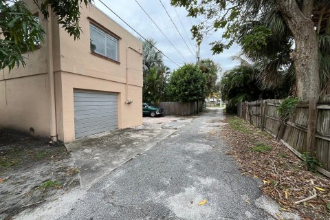 Commercial property in West Palm Beach, Florida 208.19 sq.m. № 1079558 - photo 1